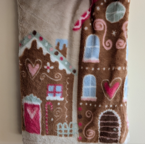 Viral 🎥 Cupcakes and Cashmere Christmas Gingerbread House Throw, Faux Fur - Picture 5 of 9